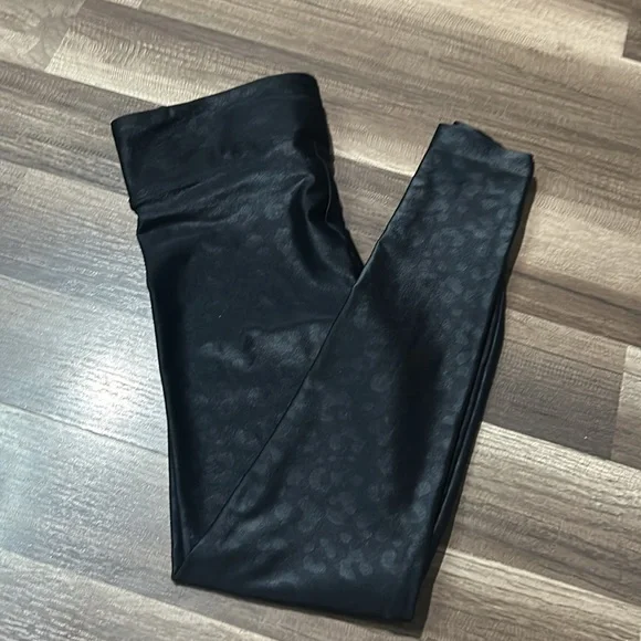 KORAL -Black Leopard Print Leggings  - Size M - LIKE NEW Hight Rise Pant - Picture 3 of 4